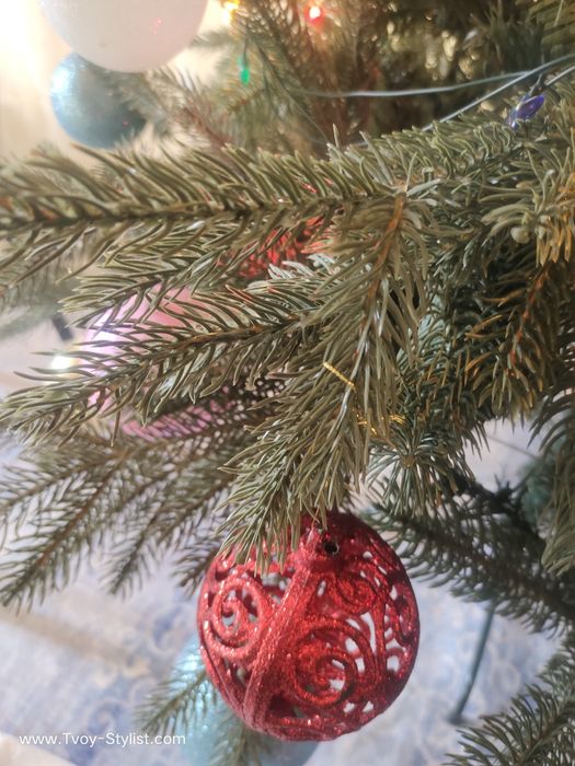 Ёлка искусственная, игрушки