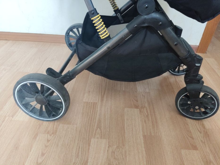 Продам коляску в отличном состояний