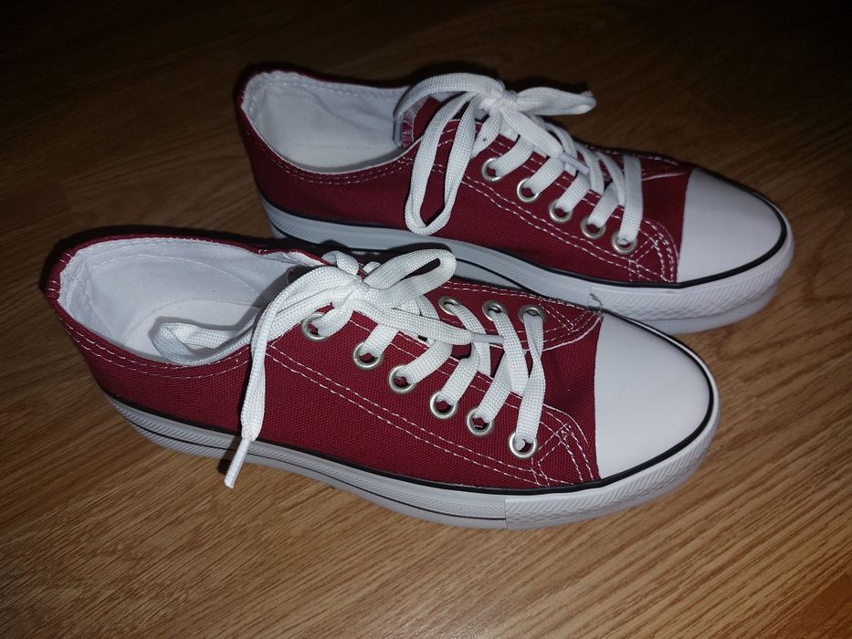 Tenis noi mărimea 38