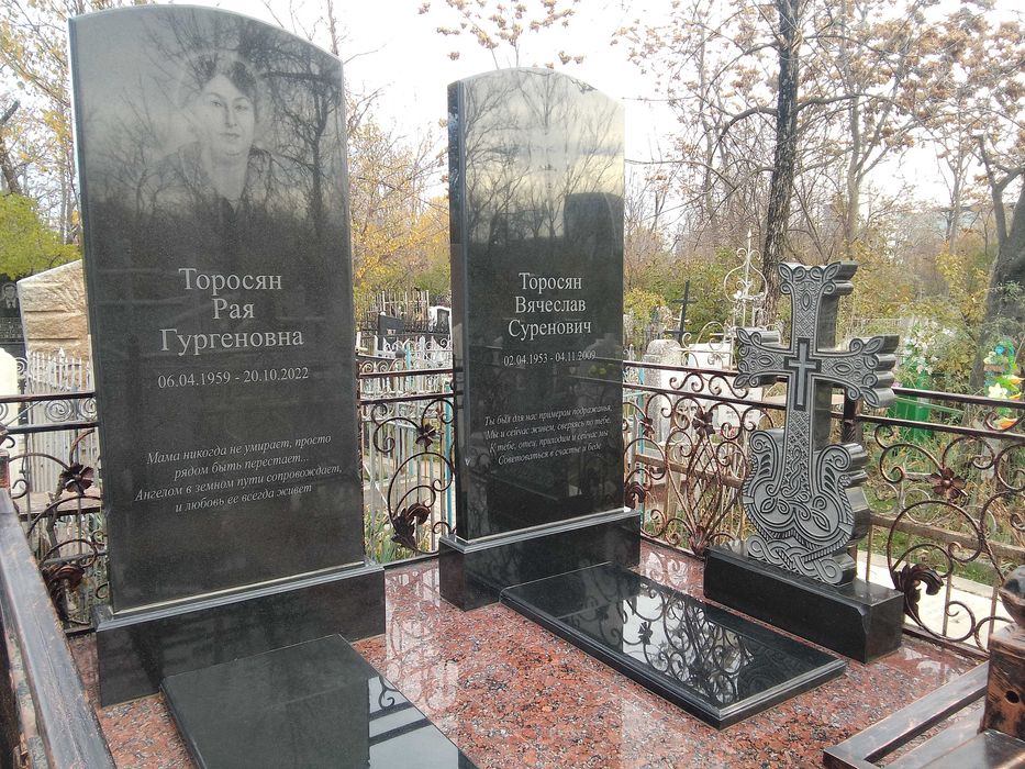 Гранитные и мраморные памятник и