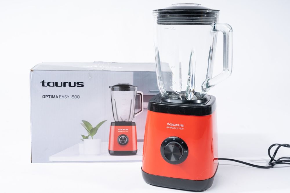 Блендер TAURUS 1500w 1.5литра стъклена кана