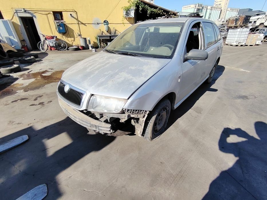 Bara fata Skoda Fabia 2000 1.4 MT (68 hp)