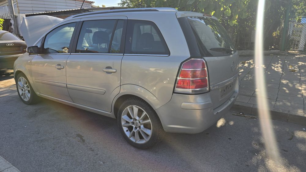Opel Zafira B на части