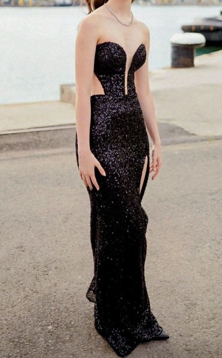 Черна бална рокля