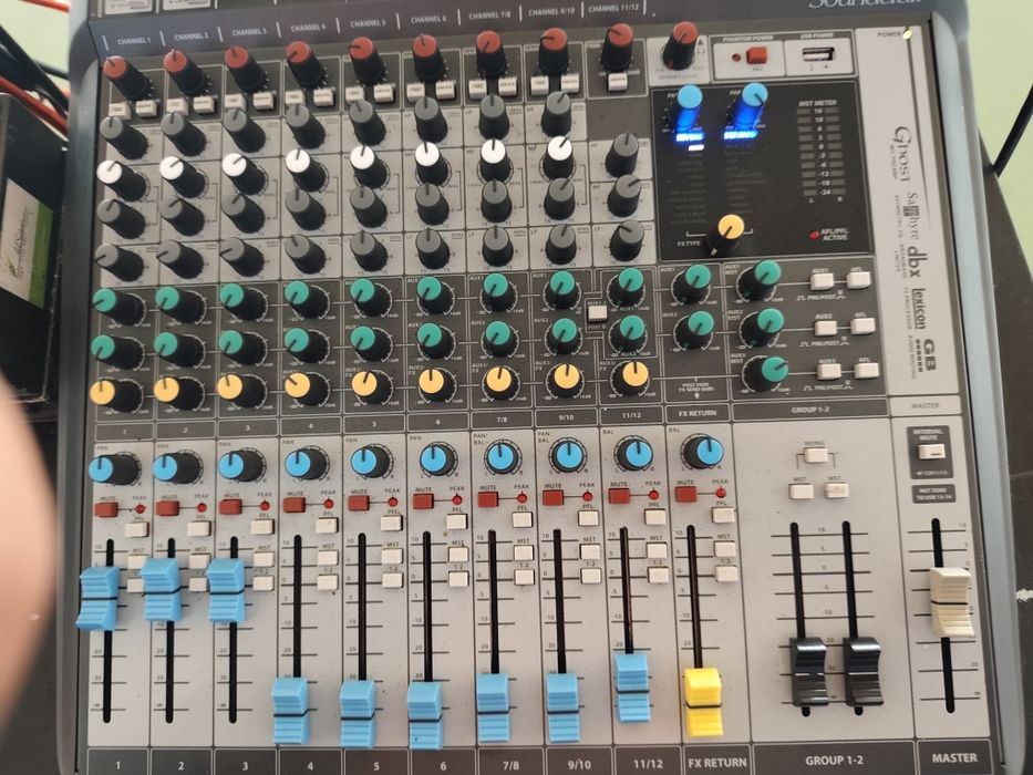 Vând ,schimb mixer Soundcraft Signature 12 Multitrack