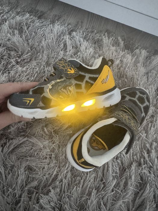 Adidasi cu luminite 26