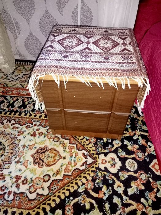 Продам туалетный столик в отличном состоянии.