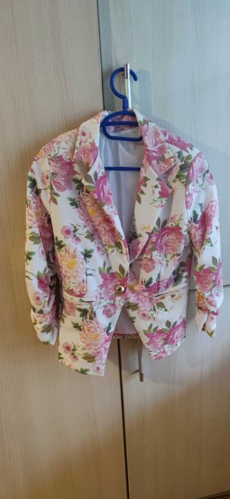 Дамско сако на рози