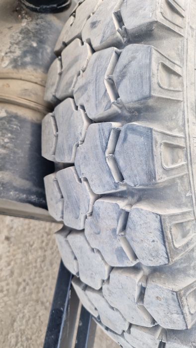 Продам шины 8.25/20R