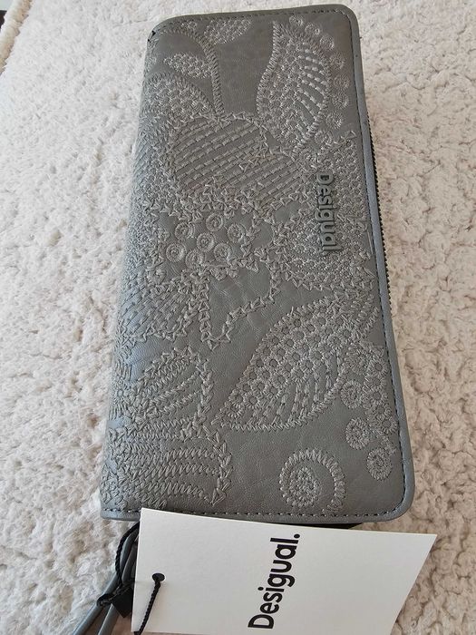 Портфейл нов - дамски Desigual