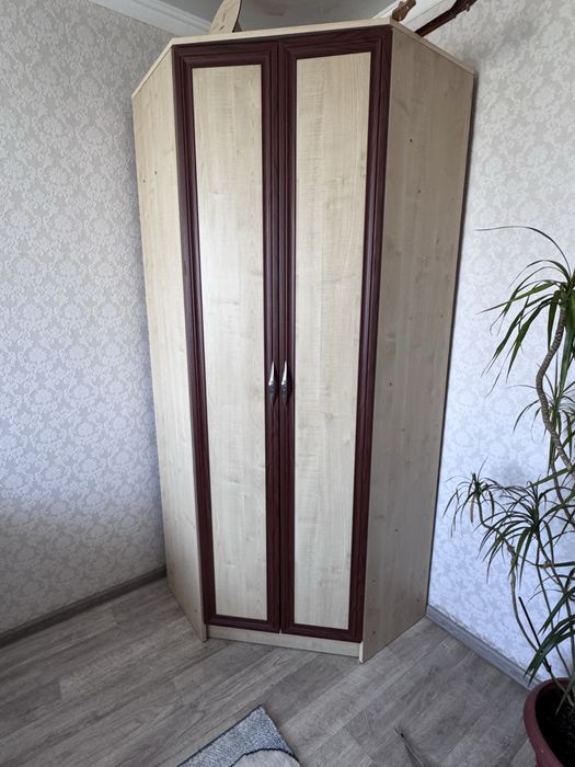 Продам угловой шкаф