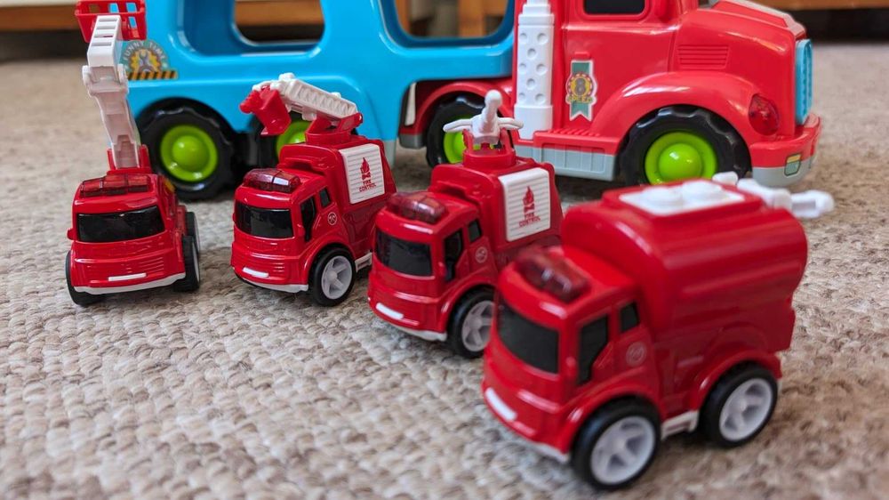 LEYAOYAO Камион с 4 противопожарни коли със светлини и звуци, за деца