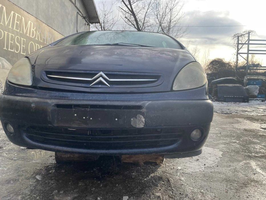 dezmembrez citroen xsara picasso 2.0hdi/bara fata citroen xsara/far