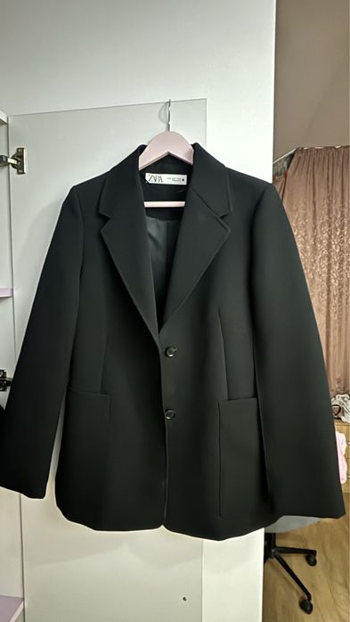 Черно Сако - Zara