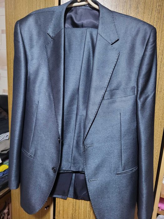 Костюм, пиджак и брюки.