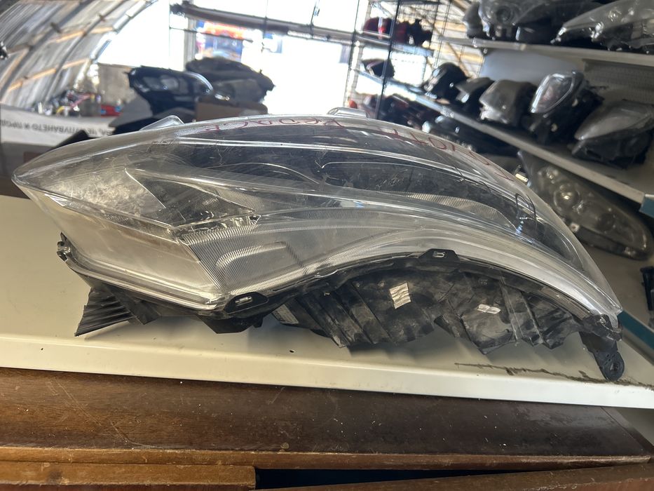 Фар за touota proace