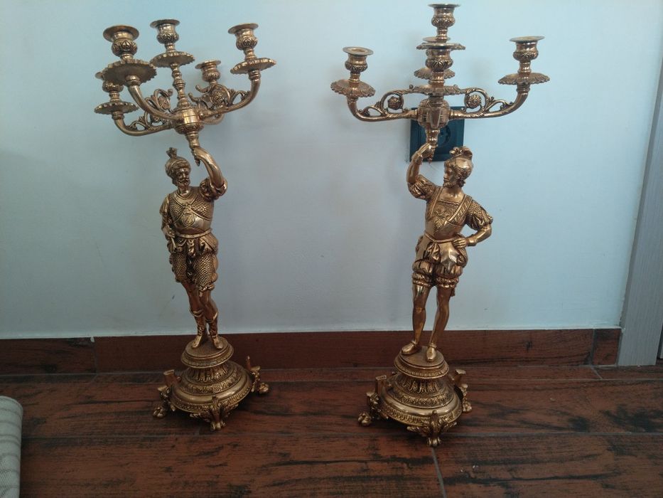 Продавам два масивни антикварни свещника петици огромни тежки