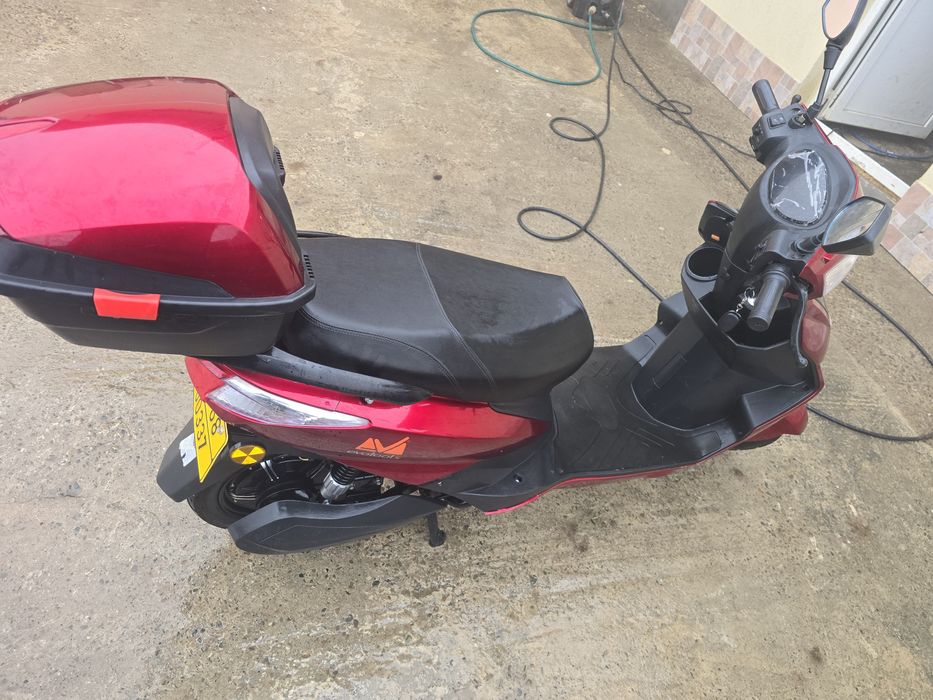 Scuter Electric Evotools  ca nou.