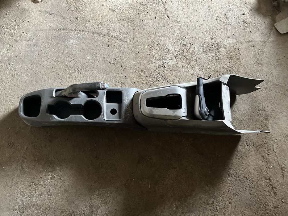 Chevrolet Cobalt марказий консоли (туннель) сотилади