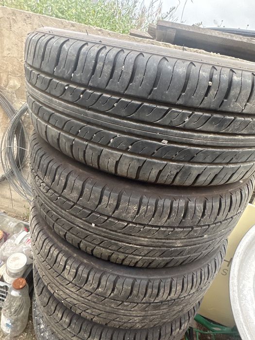 215/65 R15 Резина почти новая