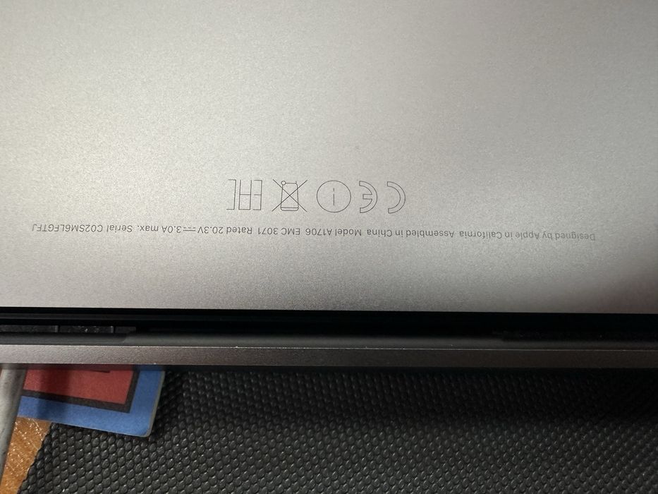 Продавам macbook pro 2016 touchbar A1706 с проблем!!!