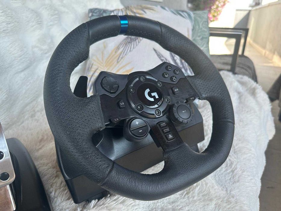 Volan Logitech G923 Trueforce | PS4/PS5/PC