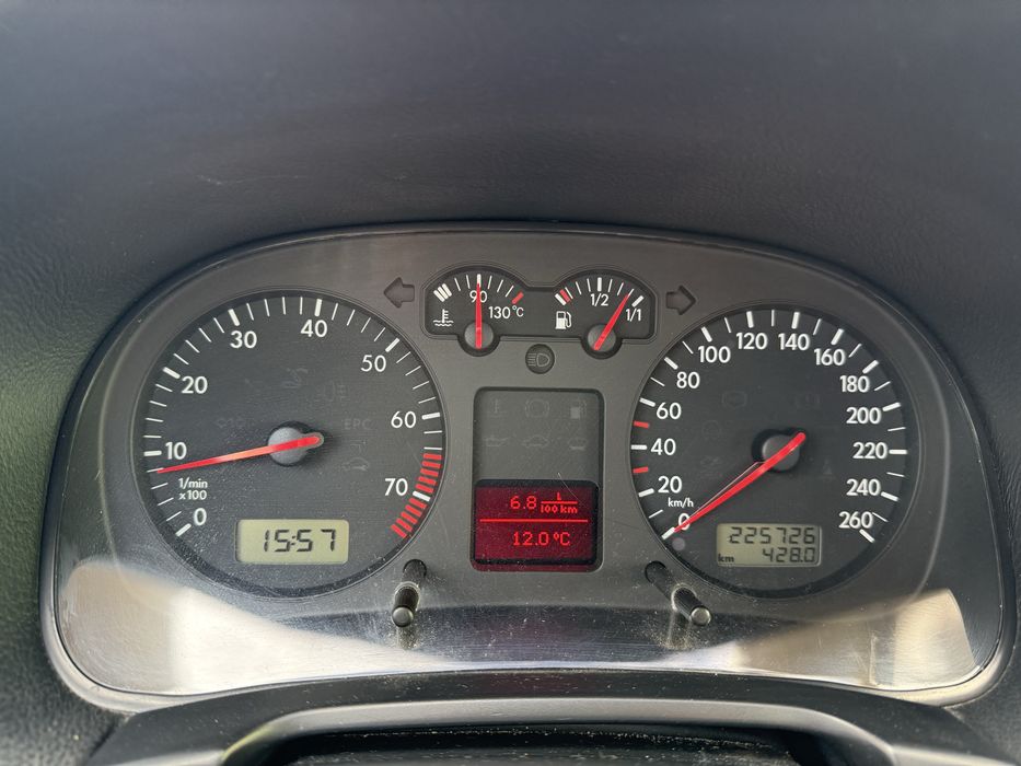 VW Golf 4 - 1.6 бензин