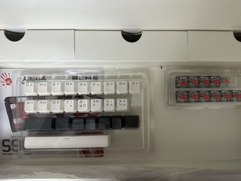 Bloody S98 Naraka +коврик HyperX Pulsefire Mat