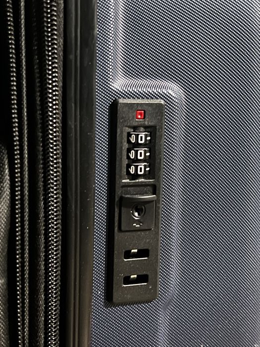 чемодан размера L.