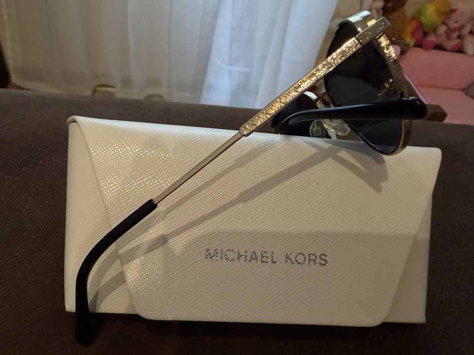 Оригинални слънчеви очила от Michael Kors