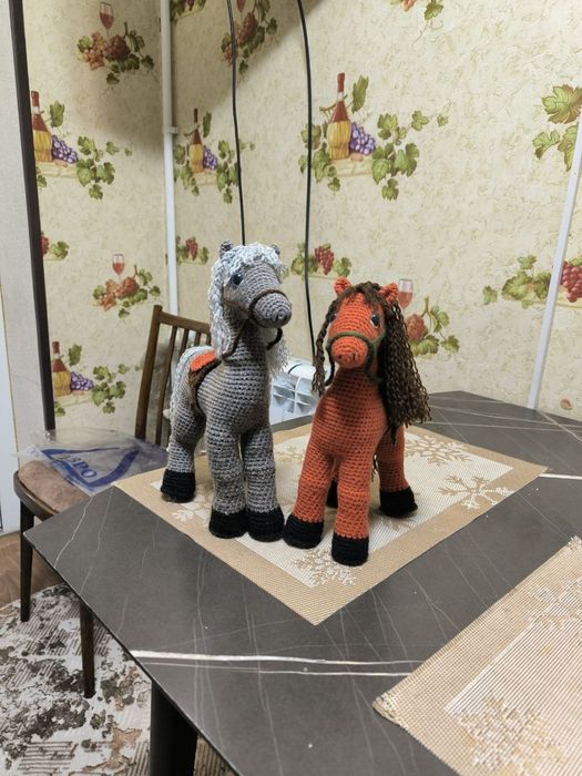 Продаю лошадки вязаные