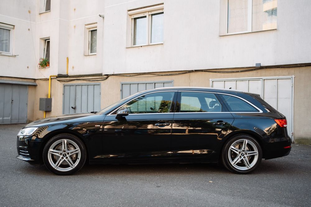 Vând Audi A4 S Line