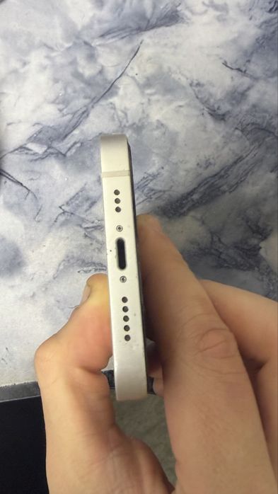 Продам Iphone 13