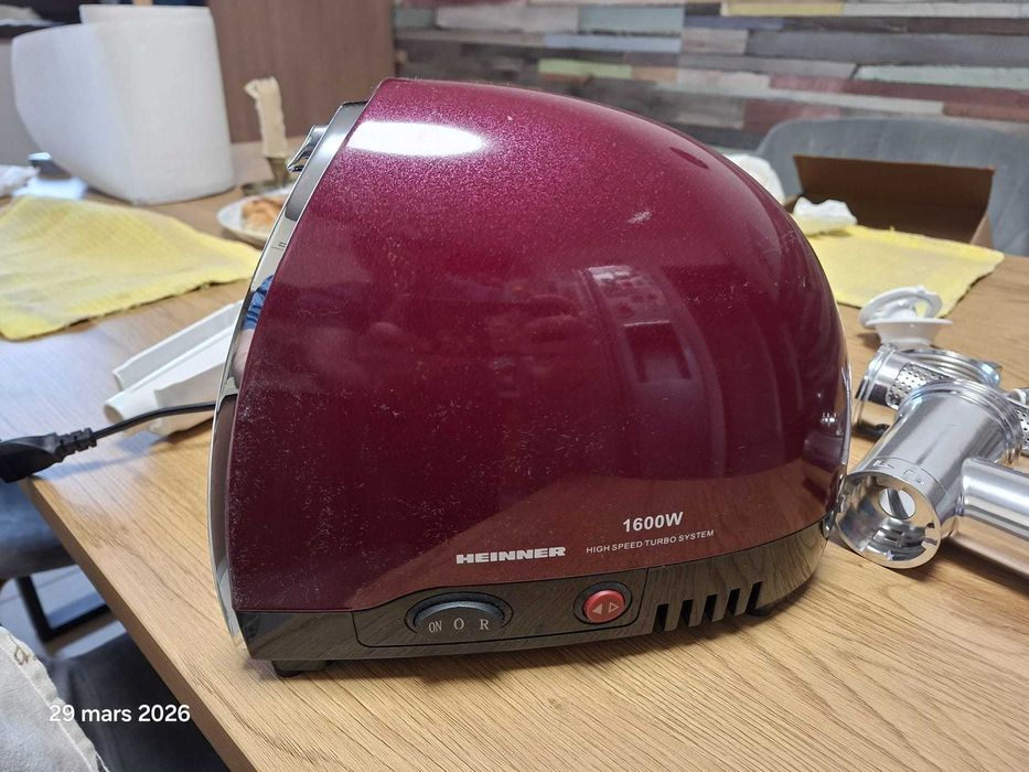 Masina de tocat carne Heinner