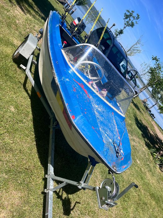 Barcă cu motor 28cp