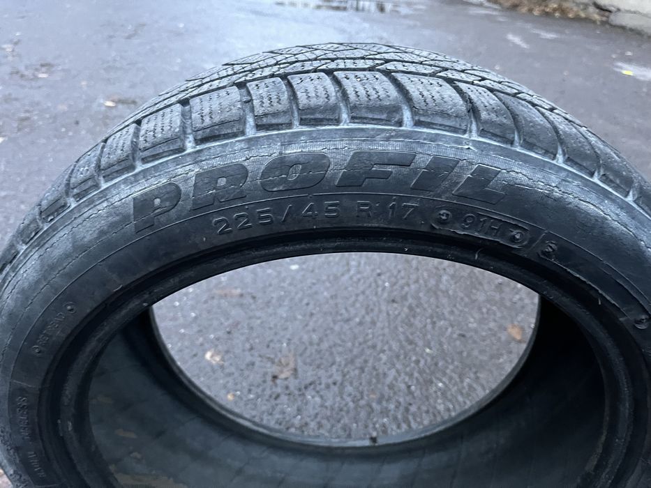 Продам шины липучку 225/45/17