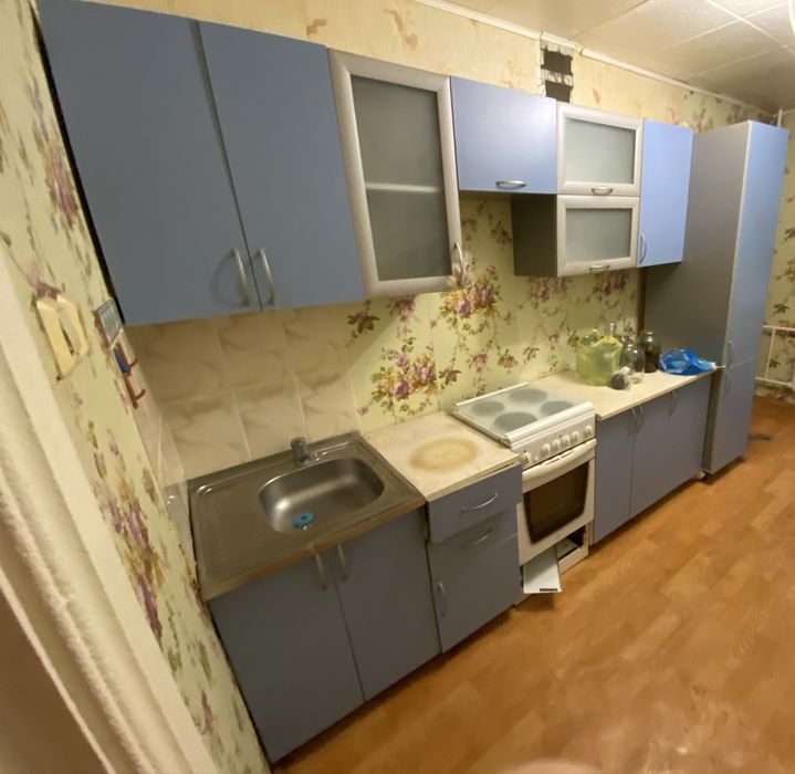Отдам даром кухонный гарнитур и плиту