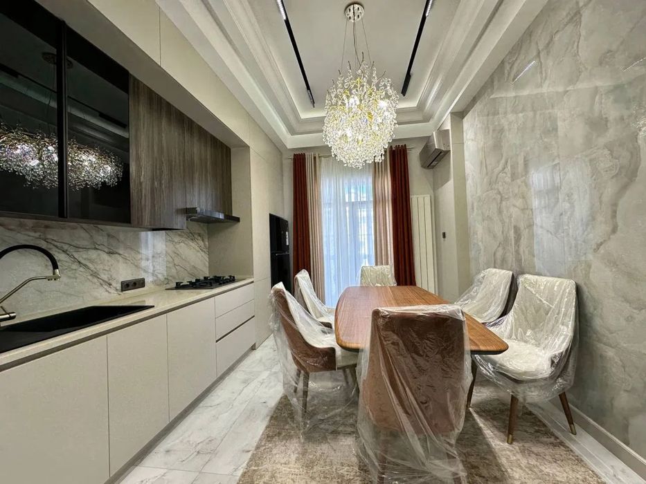 Жк Казахстан-Сдается новая 3-х комнатная в элит комплексе!