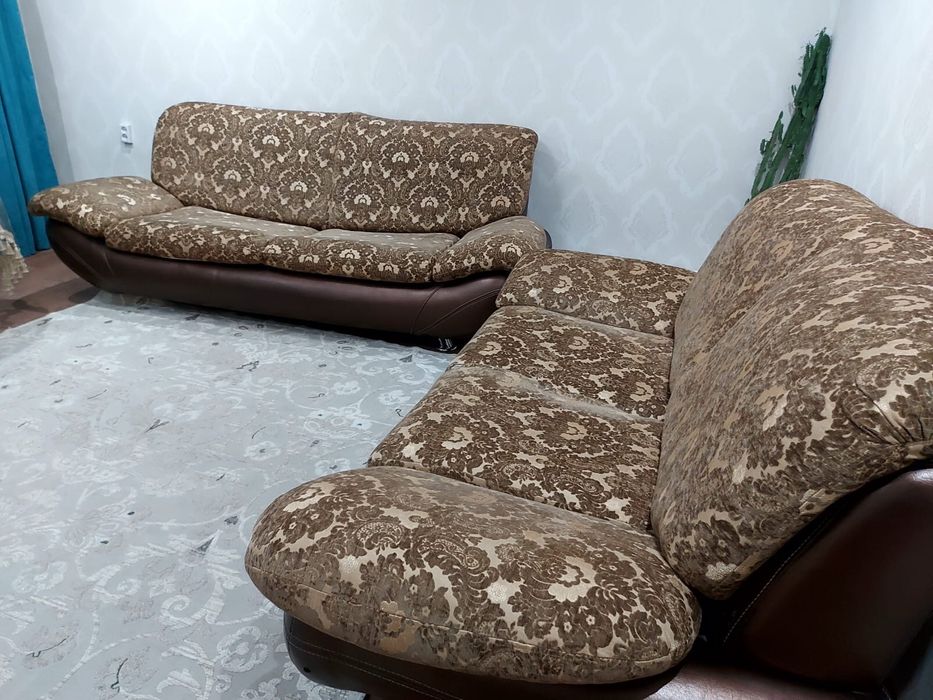 Продам срочно диван двойка