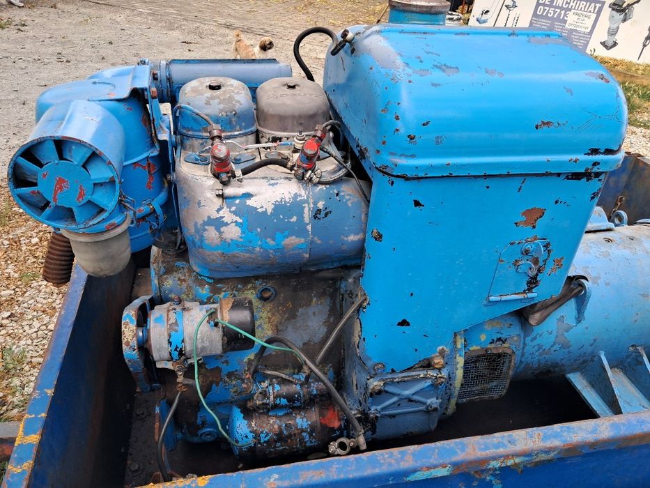 Vând piese motor deutz f1l210 673c 14 10.3k  F21511 F2L712  sau motor complect într-un piston pentru placa compactoare  in 2pentru tractor utilaje