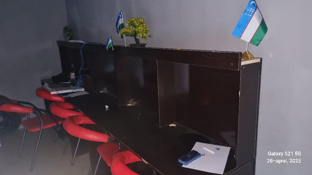 Kompyuter mebeli sotiladi pul zarur