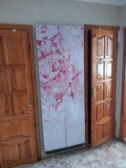 Продам прихожую,  шкаф, зеркало