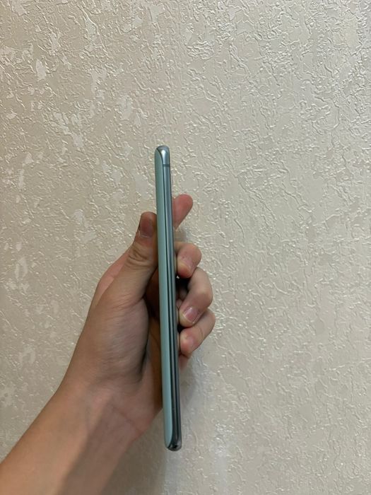 Срочно продам Samsung Galaxy S20 EF