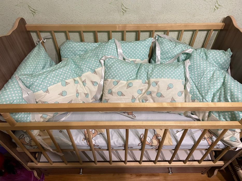 Манеж жастықтарымен сатылады