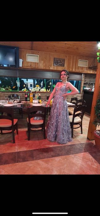 НОВА СИВА ЕФЕКТНА РОКЛЯ!!Роклята е в отлично състояние!