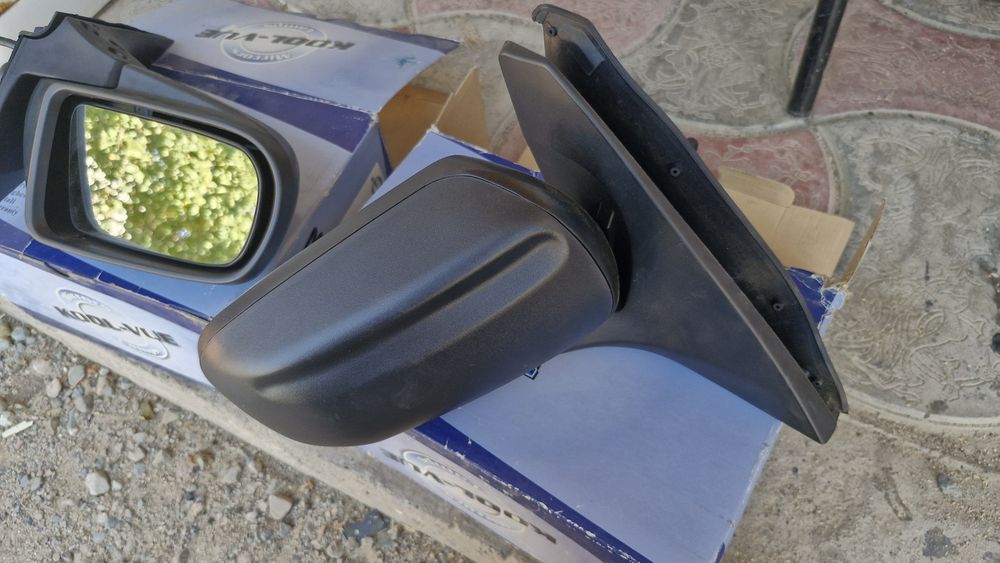 Боковой зеркала на хонду и на мазда