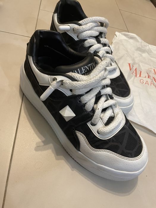 Valentino Garvani сникърси