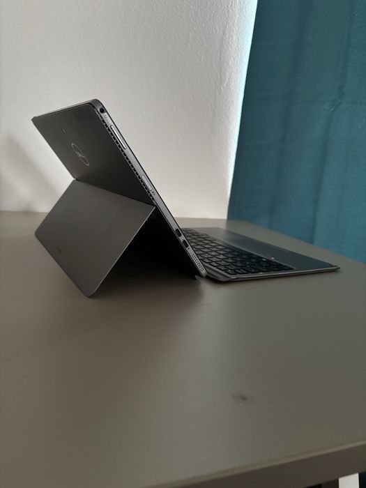 Laptop Dell 2 in 1 (Laptop si Tableta) 12,3 inch• windows 11• Procesor i5• 256 gb• touch screen• Usb C• taste luminate•