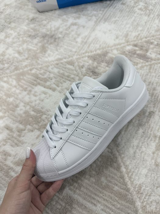 Продам новые кеды Adidas Super Star