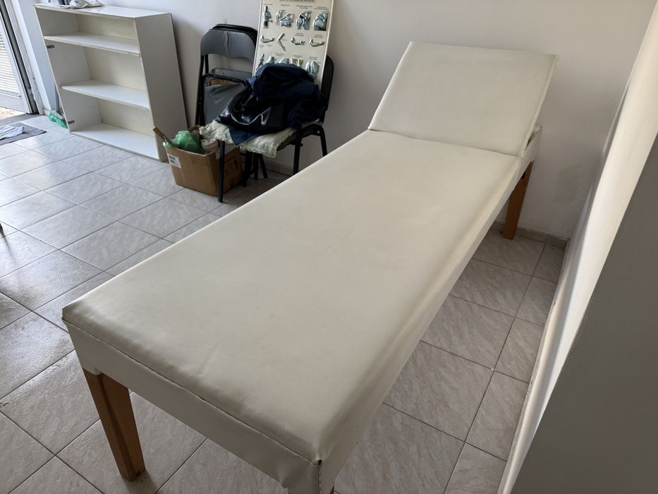 Лекарска/масажна кушетка